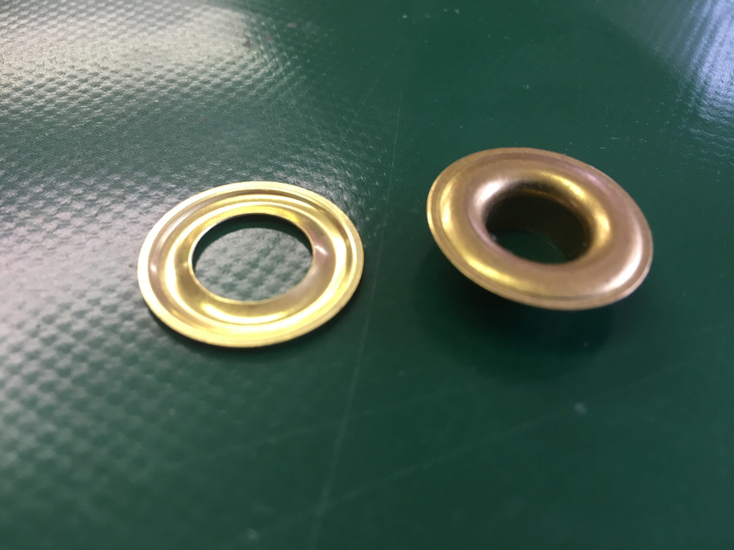 Sheet grommet with plain washer